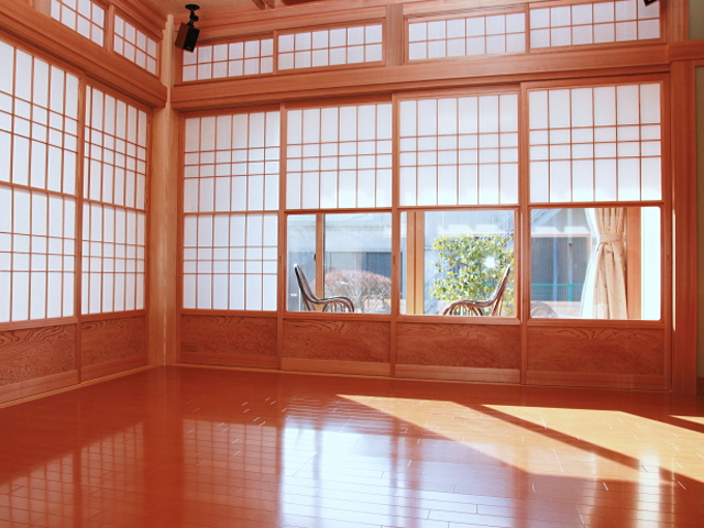 障子を閉めた居室
